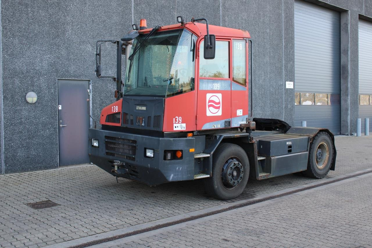 Kalmar TT618I - Tracteur portuaire: photos 2 Kalmar TT618I - Tracteur portuaire: photos 2