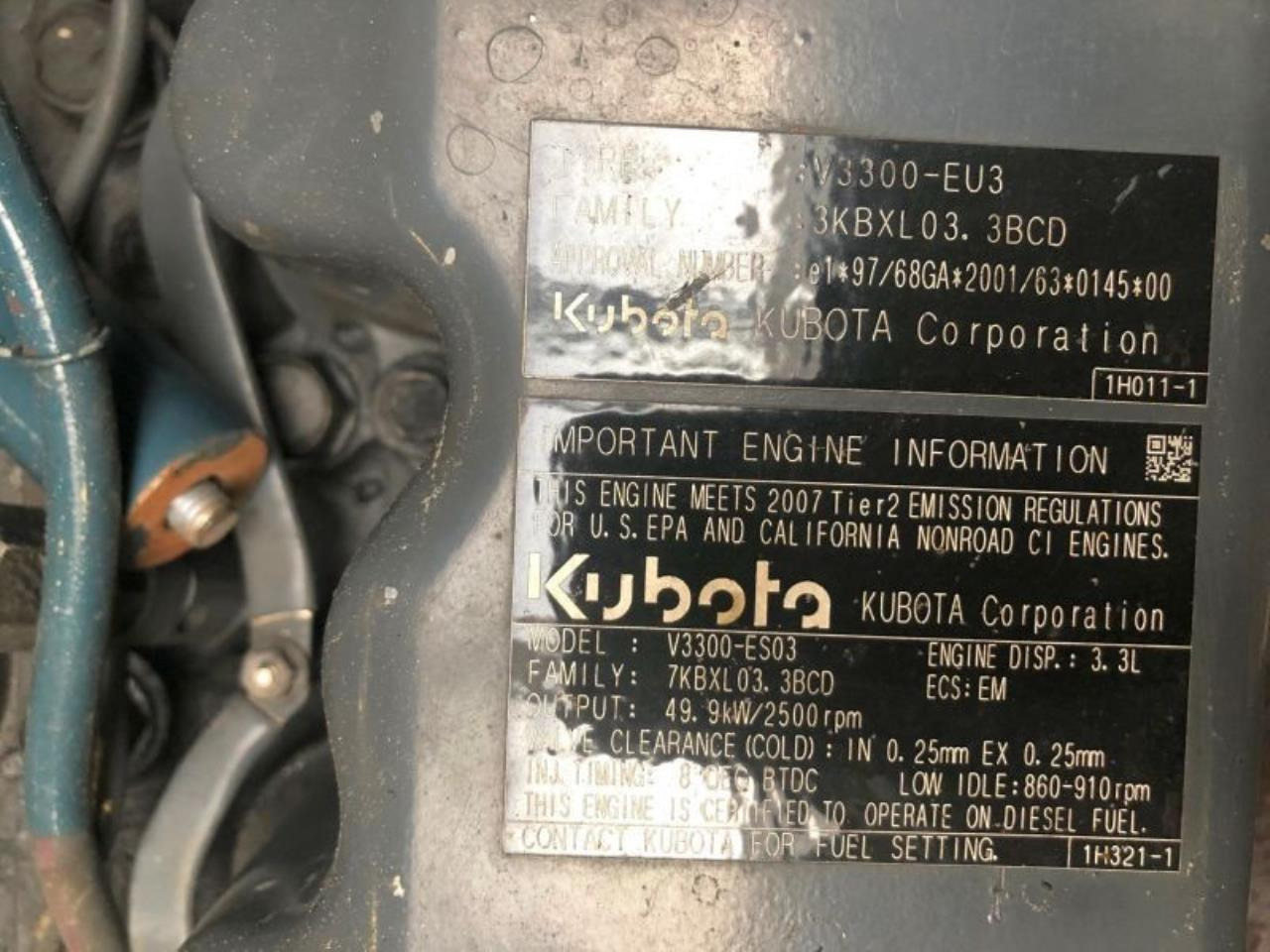 Kubota V3300-EU3 - Moteur: photos 3 Kubota V3300-EU3 - Moteur: photos 3