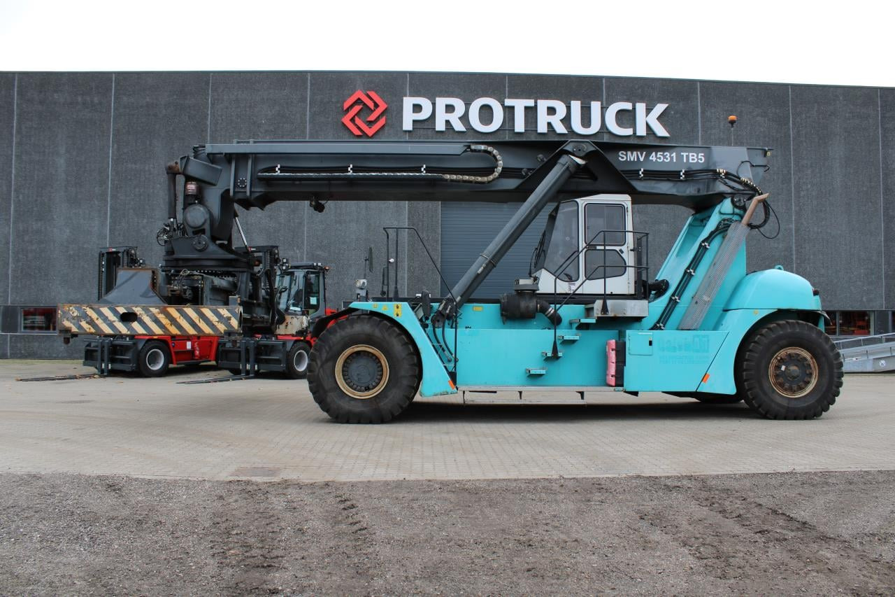 SMV 4531 TB5 - Reach stacker: photos 1 SMV 4531 TB5 - Reach stacker: photos 1
