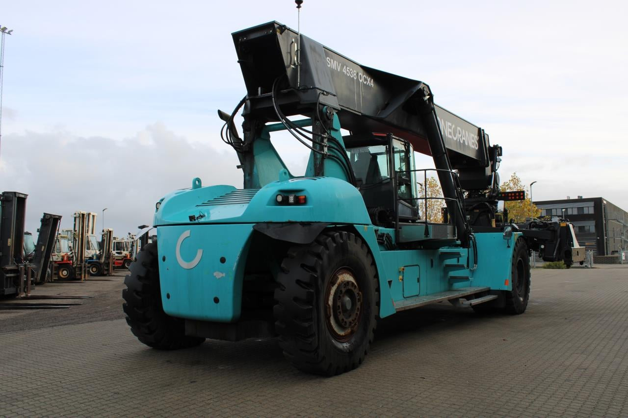 SMV 4538 CCX4 - Reach stacker: photos 3 SMV 4538 CCX4 - Reach stacker: photos 3