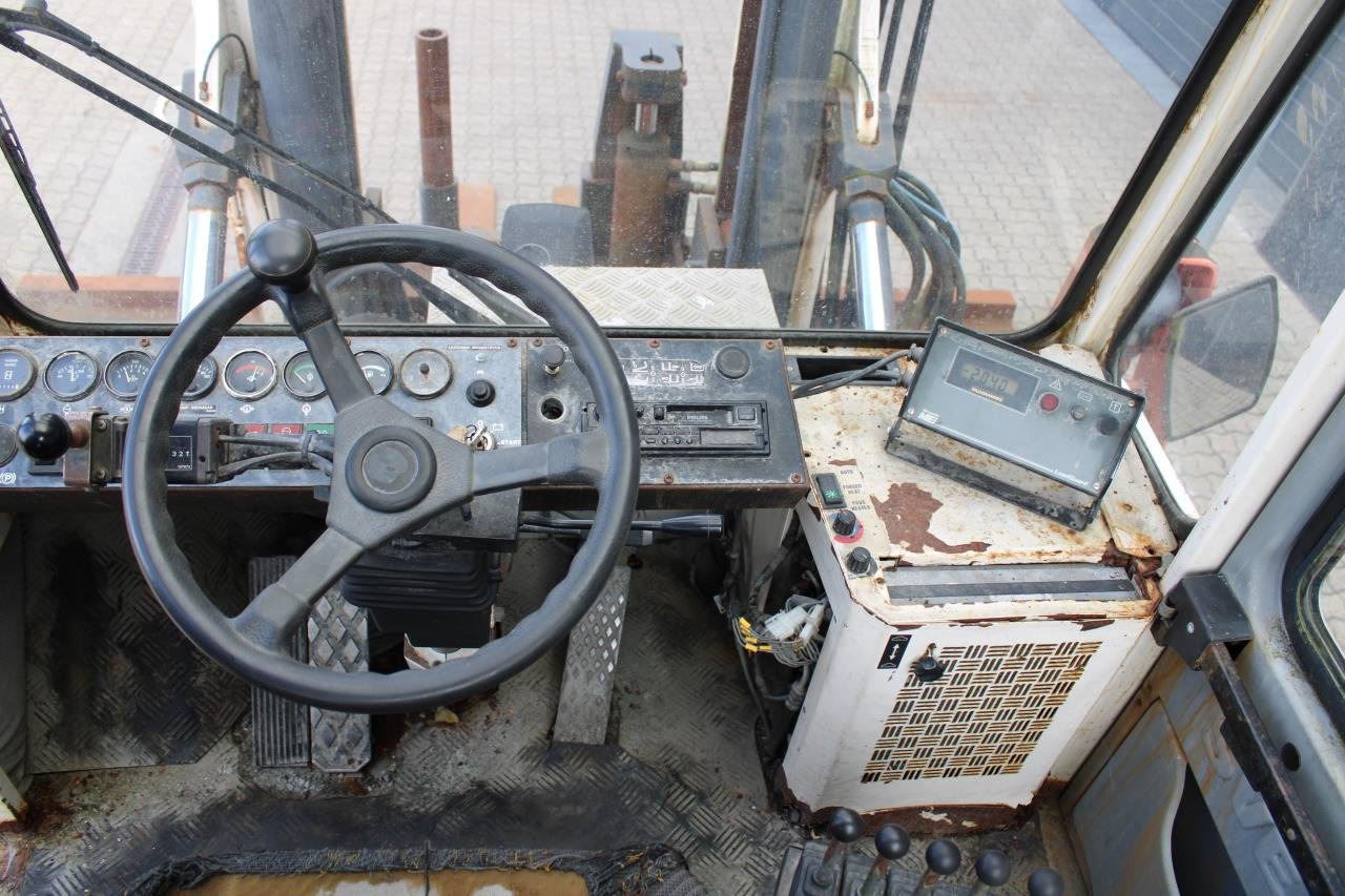 SveTruck 10-900 - Chariot élévateur diesel: photos 4 SveTruck 10-900 - Chariot élévateur diesel: photos 4