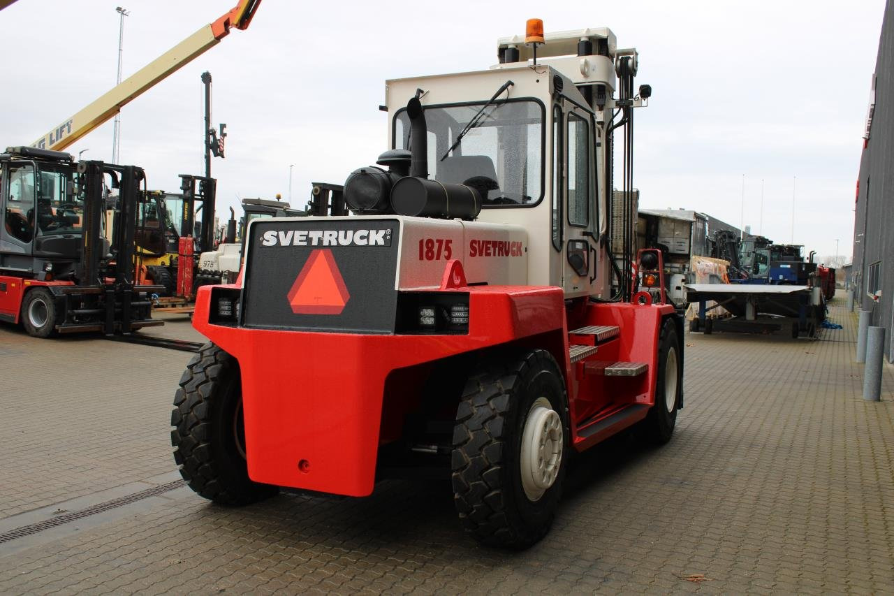 SveTruck 1875-33 - Chariot élévateur diesel: photos 3 SveTruck 1875-33 - Chariot élévateur diesel: photos 3