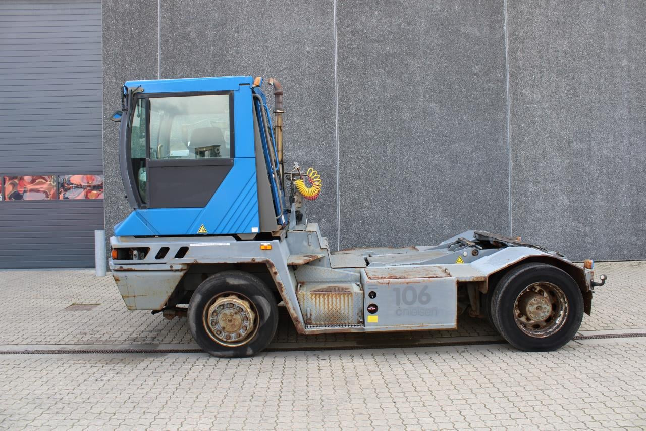 Terberg RT222 - Tracteur portuaire: photos 1 Terberg RT222 - Tracteur portuaire: photos 1