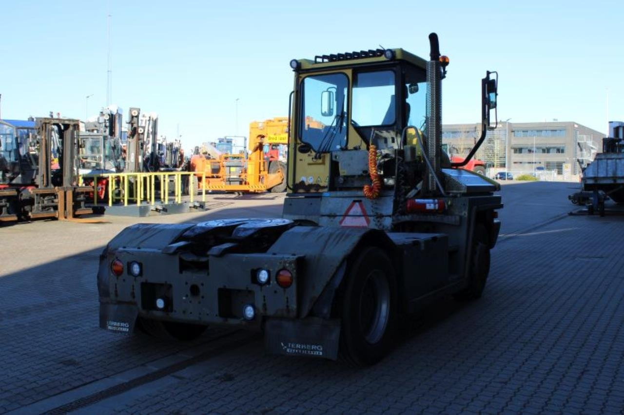 Terberg RT223 - Tracteur portuaire: photos 3 Terberg RT223 - Tracteur portuaire: photos 3