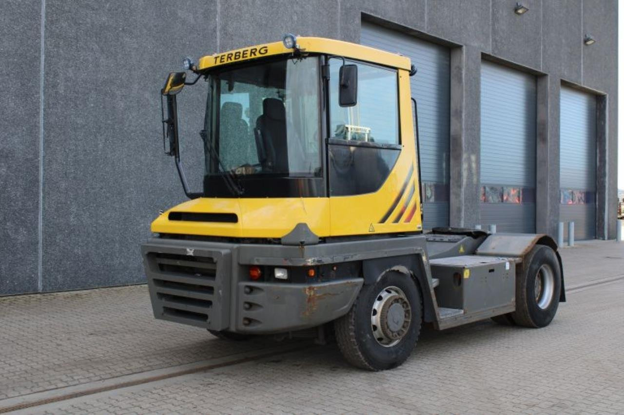 Terberg RT283 - Tracteur portuaire: photos 2 Terberg RT283 - Tracteur portuaire: photos 2