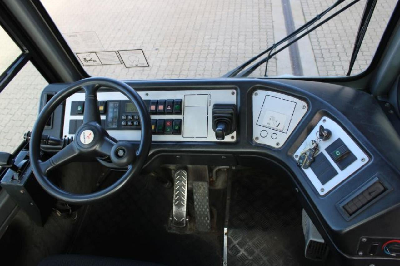 Terberg YT182 - Tracteur portuaire: photos 4 Terberg YT182 - Tracteur portuaire: photos 4