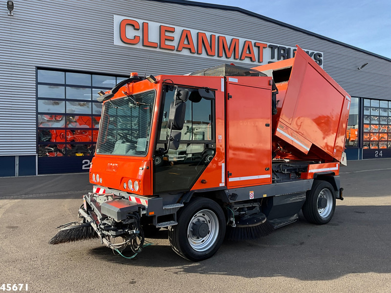 Dulevo 5020 Euro 6 with 3-rd brush - Balayeuse de voirie: photos 5 Dulevo 5020 Euro 6 with 3-rd brush - Balayeuse de voirie: photos 5