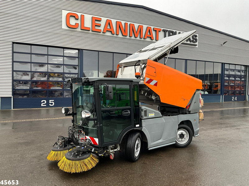 Kärcher MC 250 Just 16.579 km! - Balayeuse de voirie: photos 1 Kärcher MC 250 Just 16.579 km! - Balayeuse de voirie: photos 1