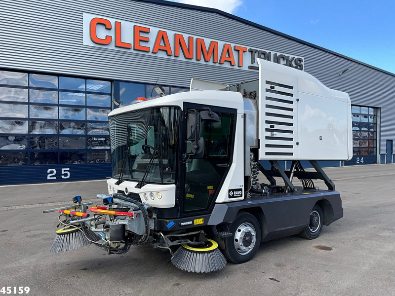 Ravo 540 CD Euro 6 with 3-rd brush - Balayeuse de voirie: photos 1 Ravo 540 CD Euro 6 with 3-rd brush - Balayeuse de voirie: photos 1