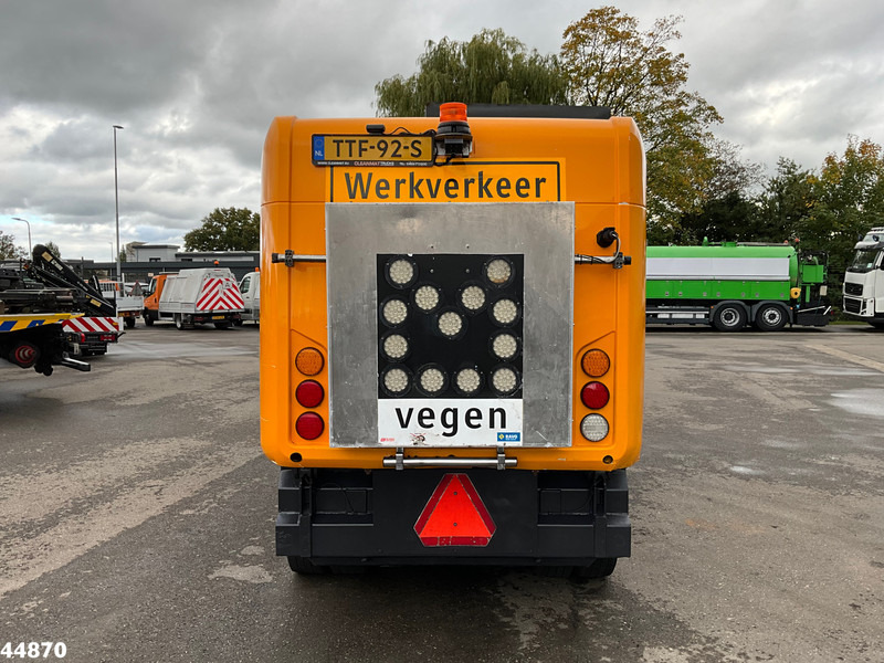 Ravo 540 with 3-rd brush - Balayeuse de voirie: photos 5 Ravo 540 with 3-rd brush - Balayeuse de voirie: photos 5