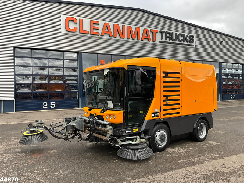 Ravo 540 with 3-rd brush - Balayeuse de voirie: photos 1 Ravo 540 with 3-rd brush - Balayeuse de voirie: photos 1