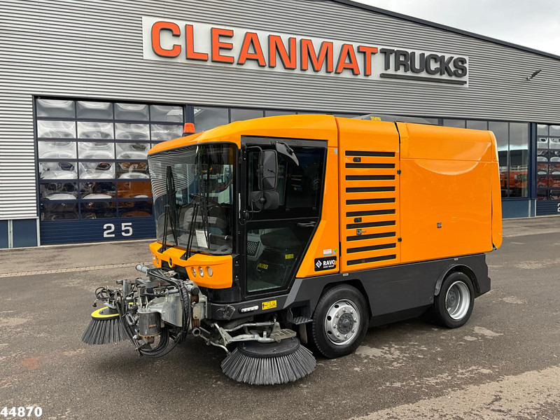Ravo 540 with 3-rd brush - Balayeuse de voirie: photos 3 Ravo 540 with 3-rd brush - Balayeuse de voirie: photos 3