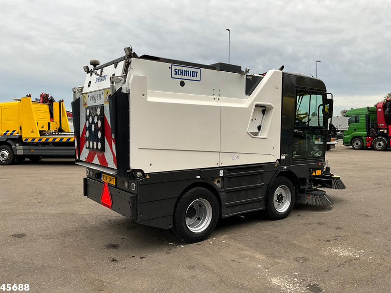 Schmidt Cleango Compact 500 Euro 6 with 3-rd brush Just 41.050 km! - Balayeuse de voirie: photos 5 Schmidt Cleango Compact 500 Euro 6 with 3-rd brush Just 41.050 km! - Balayeuse de voirie: photos 5