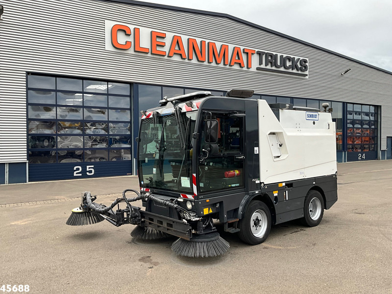 Schmidt Cleango Compact 500 Euro 6 with 3-rd brush Just 41.050 km! - Balayeuse de voirie: photos 2 Schmidt Cleango Compact 500 Euro 6 with 3-rd brush Just 41.050 km! - Balayeuse de voirie: photos 2
