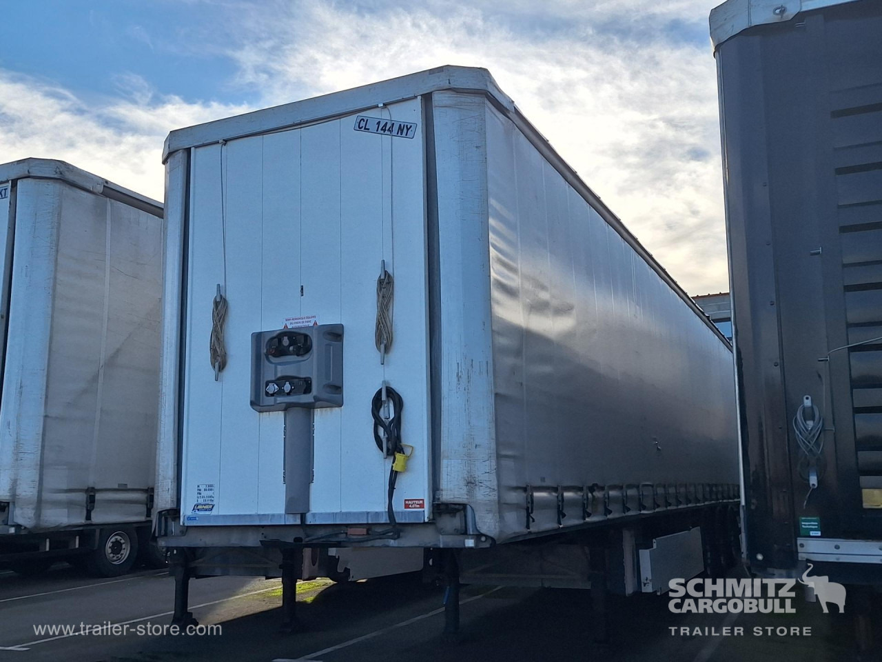 FRUEHAUF Curtainsider Standard Taillift - Semi-remorque rideaux coulissants: photos 5 FRUEHAUF Curtainsider Standard Taillift - Semi-remorque rideaux coulissants: photos 5