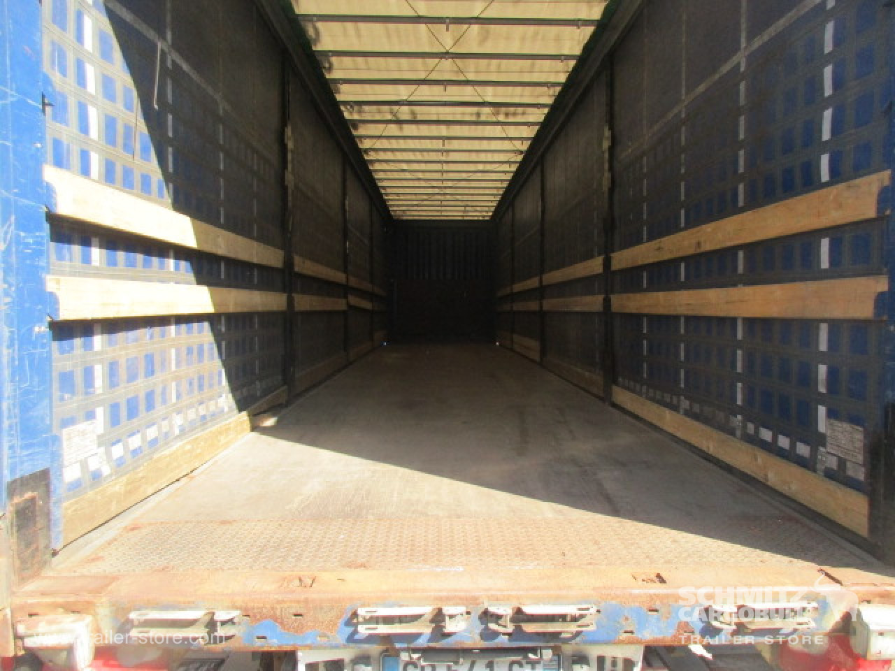 KRONE Curtainsider Standard - Semi-remorque rideaux coulissants: photos 4 KRONE Curtainsider Standard - Semi-remorque rideaux coulissants: photos 4