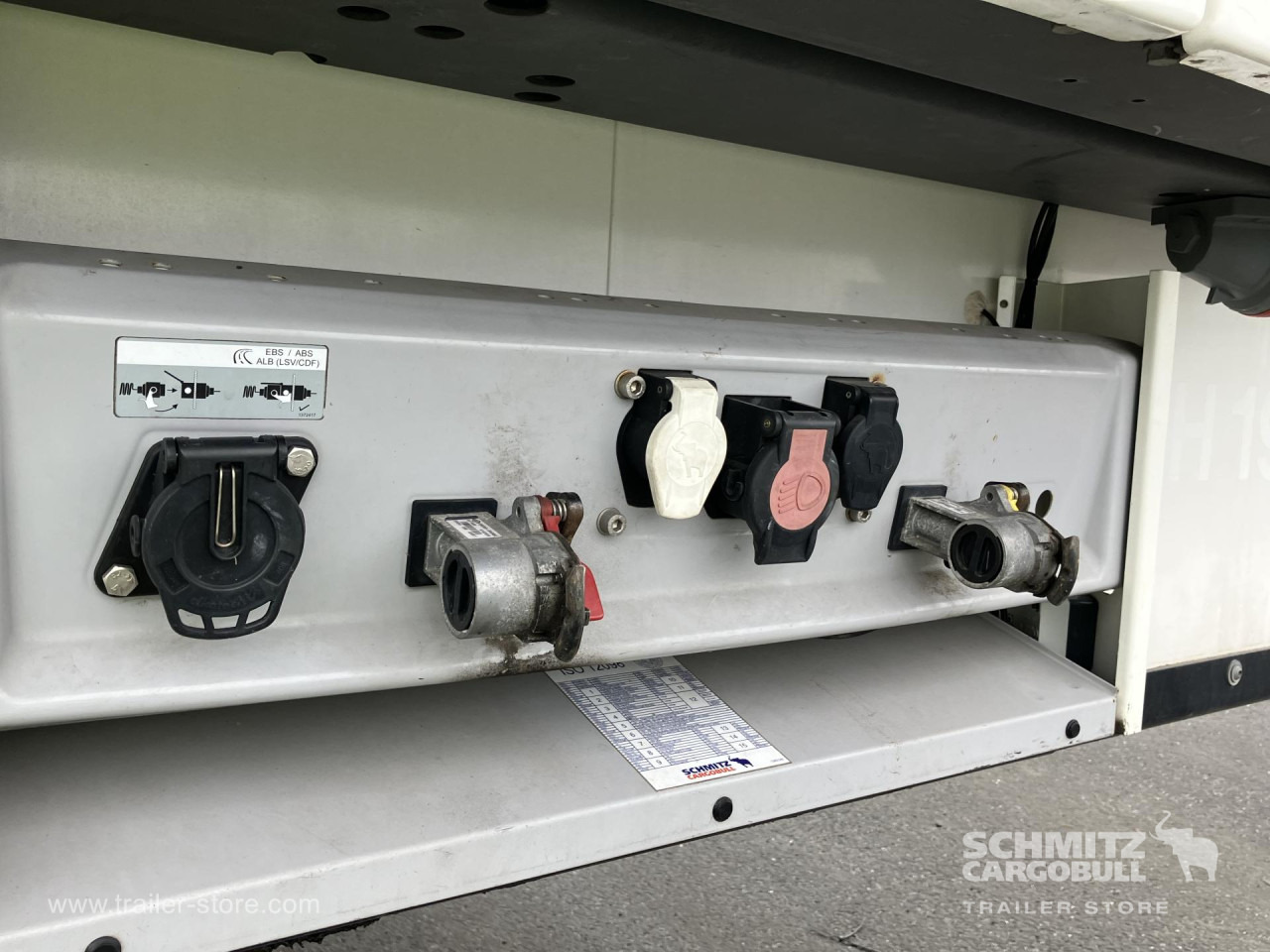 SCHMITZ Auflieger Tiefkühler Standard Double deck - Semi-remorque isothermique: photos 2 SCHMITZ Auflieger Tiefkühler Standard Double deck - Semi-remorque isothermique: photos 2