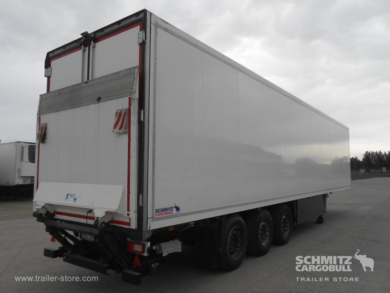 SCHMITZ Reefer Standard Taillift - Semi-remorque isothermique: photos 1 SCHMITZ Reefer Standard Taillift - Semi-remorque isothermique: photos 1