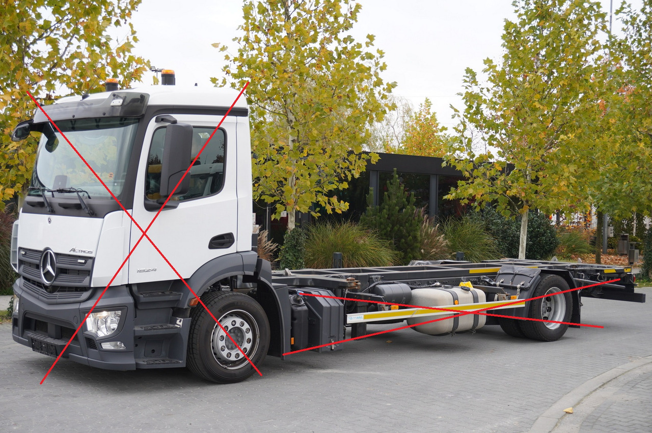 BDF construction lifted hydraulically by 50 cm - Frame/ Châssis: photos 2 BDF construction lifted hydraulically by 50 cm - Frame/ Châssis: photos 2