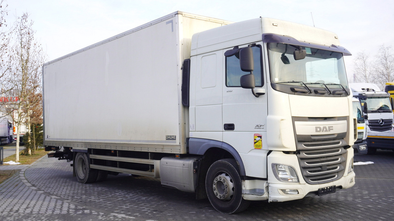 DAF XF 410 EURO 6 /410 HP / 20 EPAL / Dhollandia lift 1500 kg - Camion fourgon: photos 1 DAF XF 410 EURO 6 /410 HP / 20 EPAL / Dhollandia lift 1500 kg - Camion fourgon: photos 1
