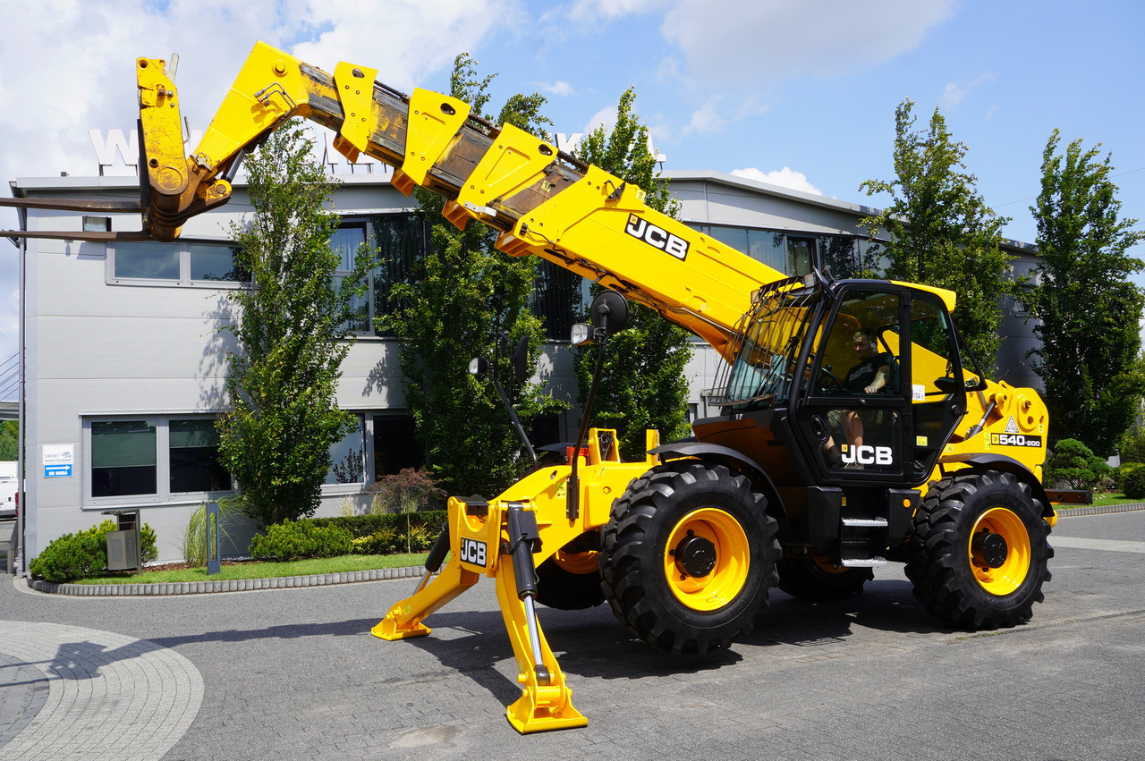 JCB 540-200 Telescopic Loader / 20 m reach / joystick / 2 units - Chargeuse sur pneus télescopique: photos 3 JCB 540-200 Telescopic Loader / 20 m reach / joystick / 2 units - Chargeuse sur pneus télescopique: photos 3