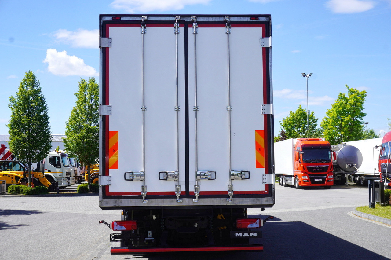 MAN MAN TGX 26.510 / 2022 / NEW Krone bitemperature refrigerated truck / Carrier Supra 850 MT / 4 units - Camion frigorifique: photos 3 MAN MAN TGX 26.510 / 2022 / NEW Krone bitemperature refrigerated truck / Carrier Supra 850 MT / 4 units - Camion frigorifique: photos 3