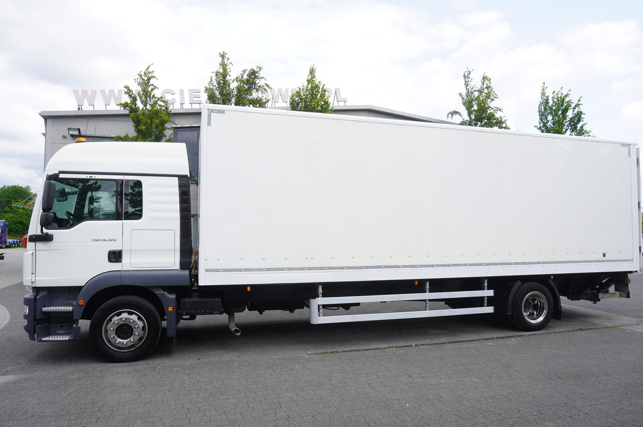 MAN TGM 18.320 / 21 EPAL box / 180 tho. km / Dhollandia 2500 kg / sleeping cab - Camion fourgon: photos 5 MAN TGM 18.320 / 21 EPAL box / 180 tho. km / Dhollandia 2500 kg / sleeping cab - Camion fourgon: photos 5