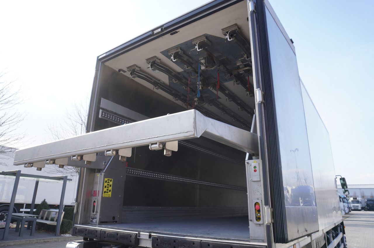Camion frigorifique pour transport de viande MAN TGM 18.320 / CHEREAU meat hook refrigerator / Carcass elevator: photos 13
