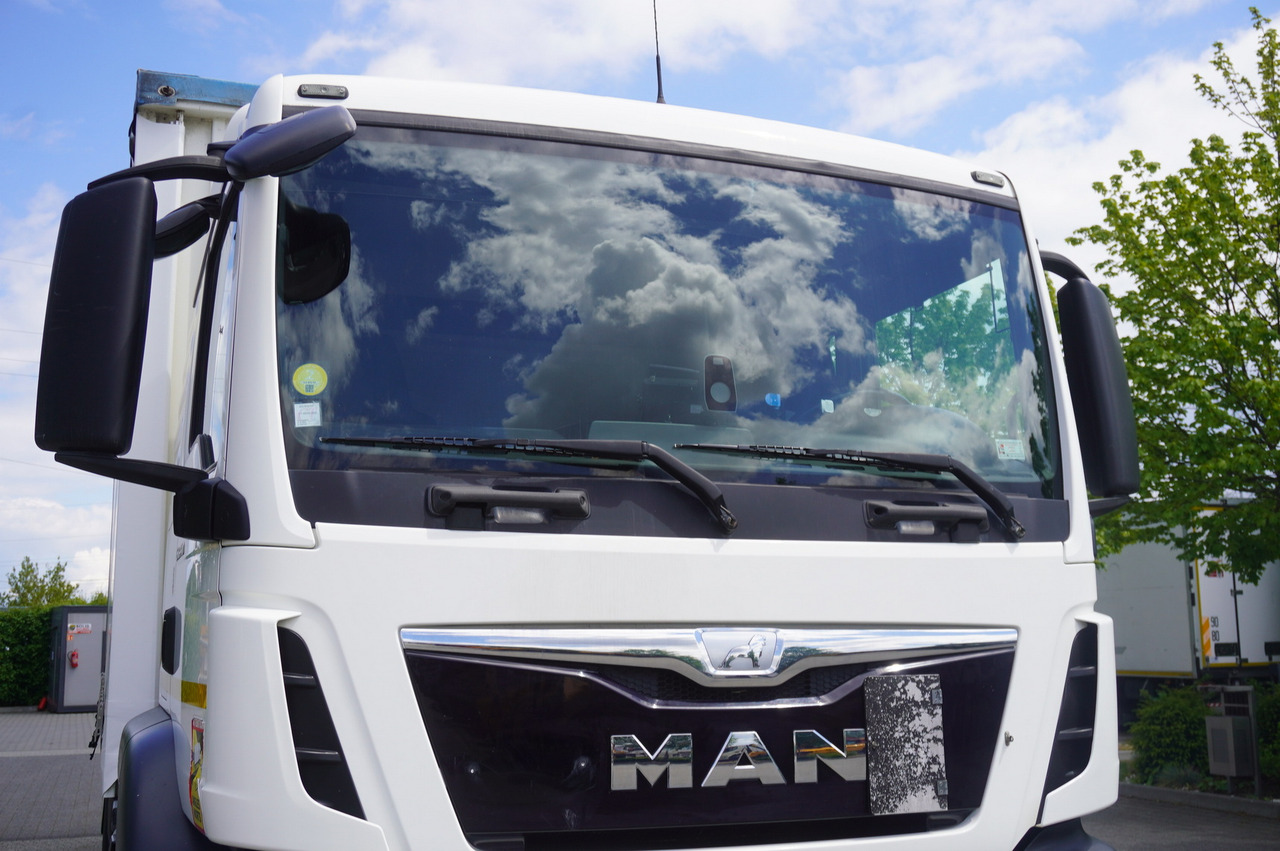 Camion à rideaux coulissants MAN TGS 18.440 / 19 EPAL curtainsider / Sleeper cab: photos 9 Camion à rideaux coulissants MAN TGS 18.440 / 19 EPAL curtainsider / Sleeper cab: photos 9