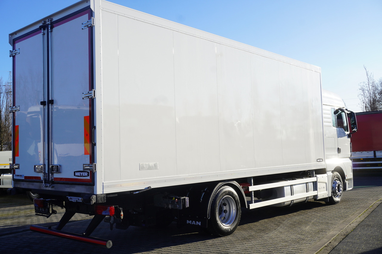 MAN TGX 18.430 E6 / Meyer 19 EPAL refrigerator / Sleeper cab - Camion frigorifique: photos 3 MAN TGX 18.430 E6 / Meyer 19 EPAL refrigerator / Sleeper cab - Camion frigorifique: photos 3