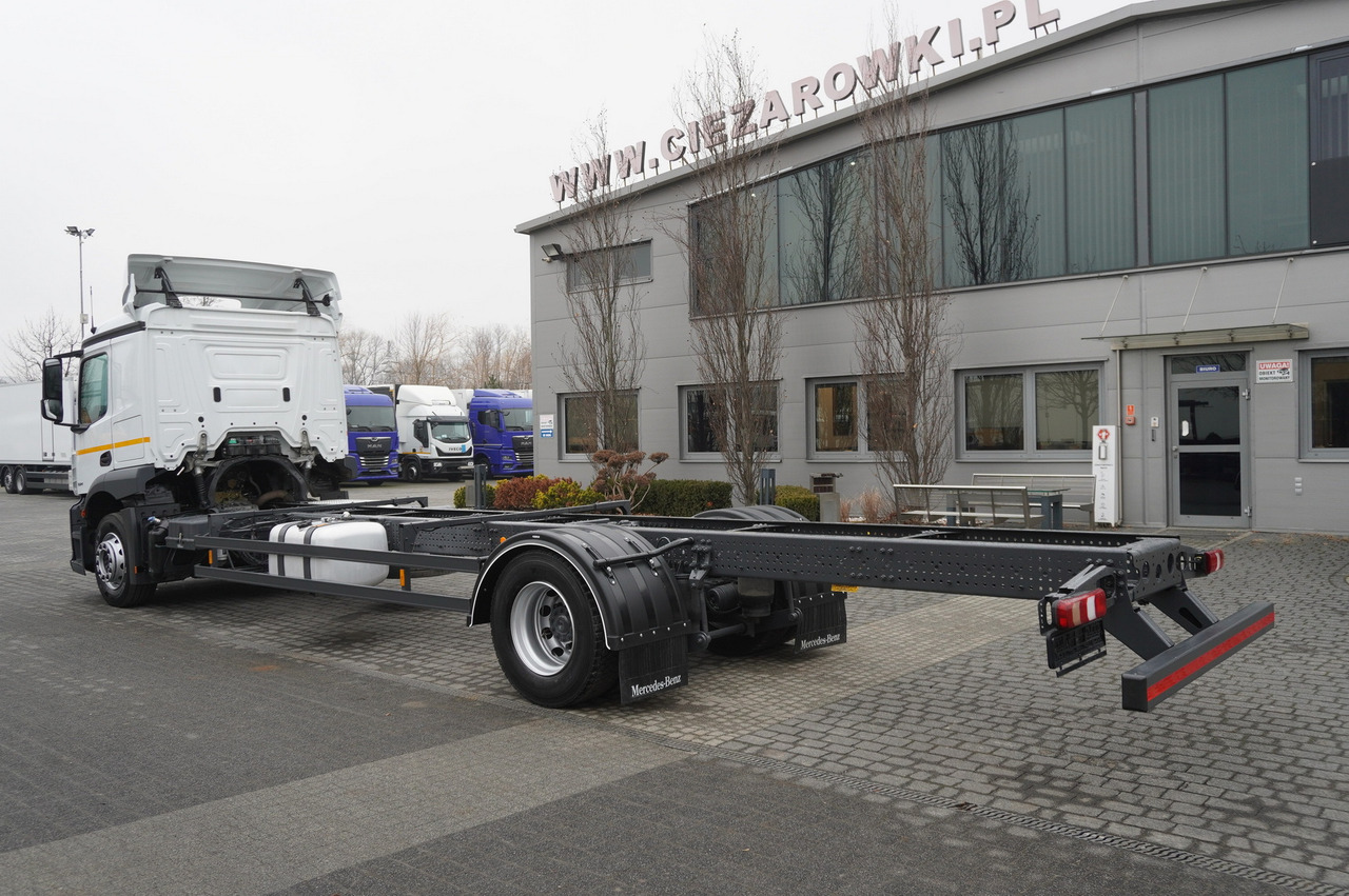 MERCEDES-BENZ Actros 1824 / 9.1 m chassis / sleeping cabin - Châssis cabine: photos 4 MERCEDES-BENZ Actros 1824 / 9.1 m chassis / sleeping cabin - Châssis cabine: photos 4