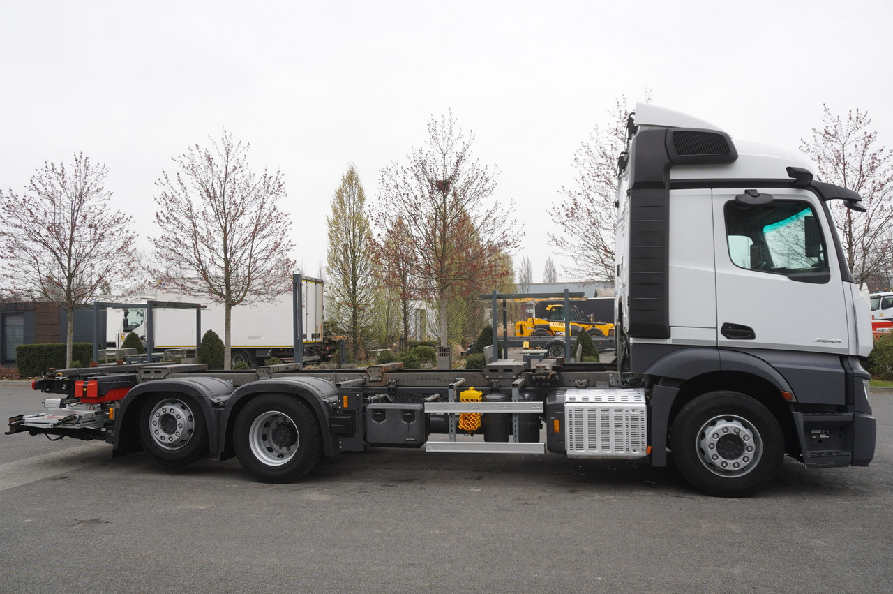 MERCEDES-BENZ Actros 2545 6×2 MP5 / ADR / several units - Camion porte-conteneur/ Caisse mobile: photos 2 MERCEDES-BENZ Actros 2545 6×2 MP5 / ADR / several units - Camion porte-conteneur/ Caisse mobile: photos 2