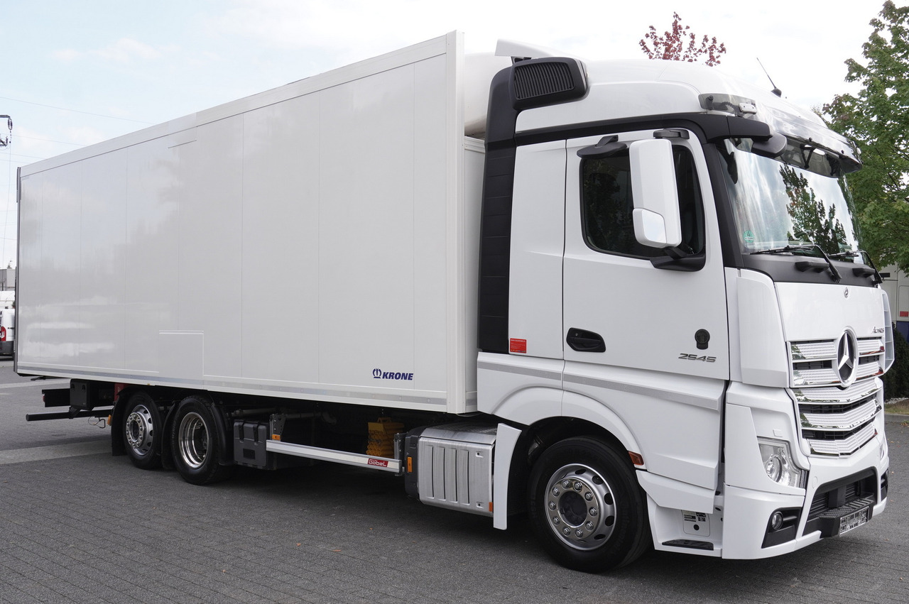 MERCEDES-BENZ Actros 2545 MP5 6×2 E6 / KRONE REFRIGERATOR 40 pallets Bitemperature Doppelstock / high 2.7m - Camion frigorifique: photos 2 MERCEDES-BENZ Actros 2545 MP5 6×2 E6 / KRONE REFRIGERATOR 40 pallets Bitemperature Doppelstock / high 2.7m - Camion frigorifique: photos 2
