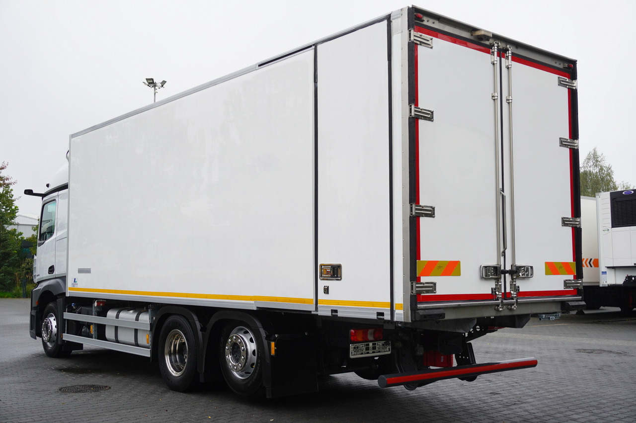 MERCEDES-BENZ Actros 2545 MP5 / Lecapitaine 18 EPAL refrigerator / Bitemperature / Carrier Supra 850 MT / ADR AT - Camion frigorifique: photos 3 MERCEDES-BENZ Actros 2545 MP5 / Lecapitaine 18 EPAL refrigerator / Bitemperature / Carrier Supra 850 MT / ADR AT - Camion frigorifique: photos 3