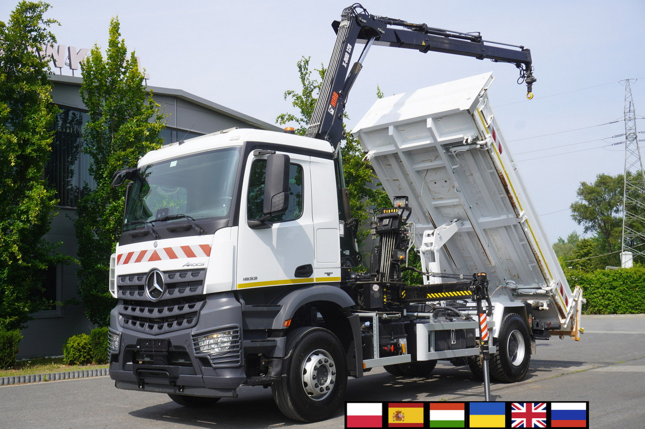 Camion benne, Camion grue MERCEDES-BENZ Arocs 1833 / 87,000 km!!! / Hds HIAB X-DUO 128 B-2 / three-sided tipper