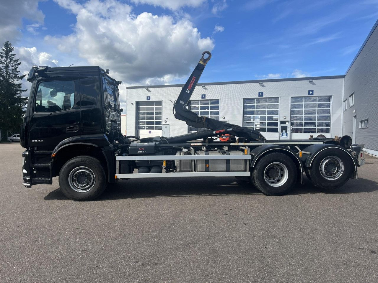 MERCEDES-BENZ Arocs 2543 6x2*4 / 21t Hooklift HIAB ULT21Z56 / 2022 - Camion ampliroll: photos 1 MERCEDES-BENZ Arocs 2543 6x2*4 / 21t Hooklift HIAB ULT21Z56 / 2022 - Camion ampliroll: photos 1