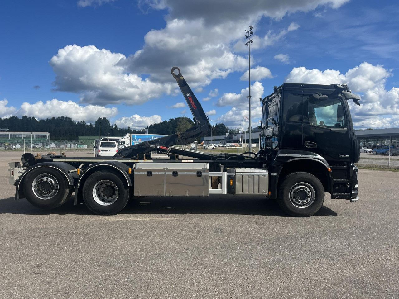 MERCEDES-BENZ Arocs 2543 6x2*4 / 21t Hooklift HIAB ULT21Z56 / 2022 - Camion ampliroll: photos 4 MERCEDES-BENZ Arocs 2543 6x2*4 / 21t Hooklift HIAB ULT21Z56 / 2022 - Camion ampliroll: photos 4
