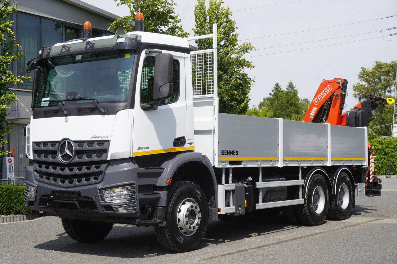 MERCEDES-BENZ Arocs 2633 flatbed truck / Crane FASSI F155A.0.23 / REMOTE CONTROL / 230,000 km - Camion grue: photos 2 MERCEDES-BENZ Arocs 2633 flatbed truck / Crane FASSI F155A.0.23 / REMOTE CONTROL / 230,000 km - Camion grue: photos 2