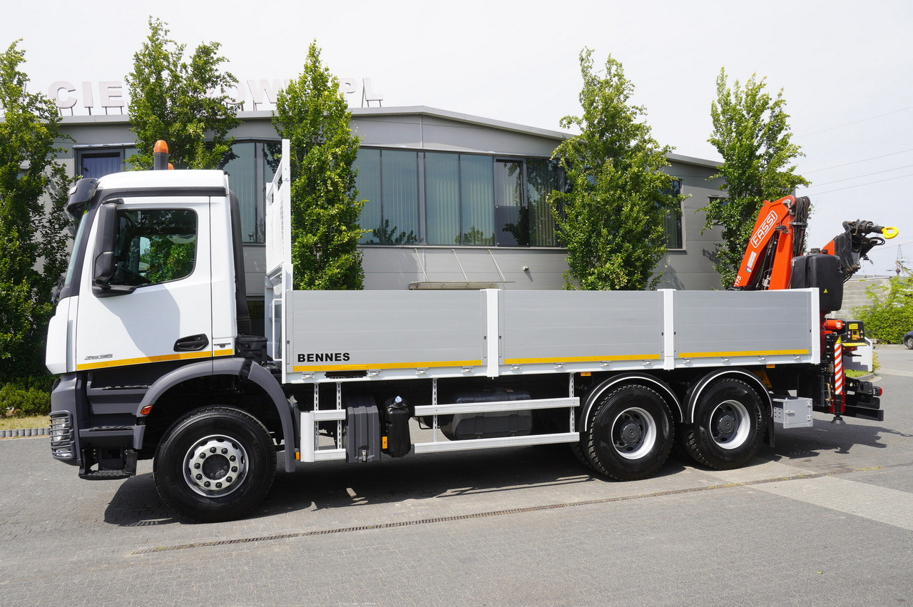 MERCEDES-BENZ Arocs 2633 flatbed truck / Crane FASSI F155A.0.23 / REMOTE CONTROL / 230,000 km - Camion plateau, Camion grue: photos 4 MERCEDES-BENZ Arocs 2633 flatbed truck / Crane FASSI F155A.0.23 / REMOTE CONTROL / 230,000 km - Camion plateau, Camion grue: photos 4