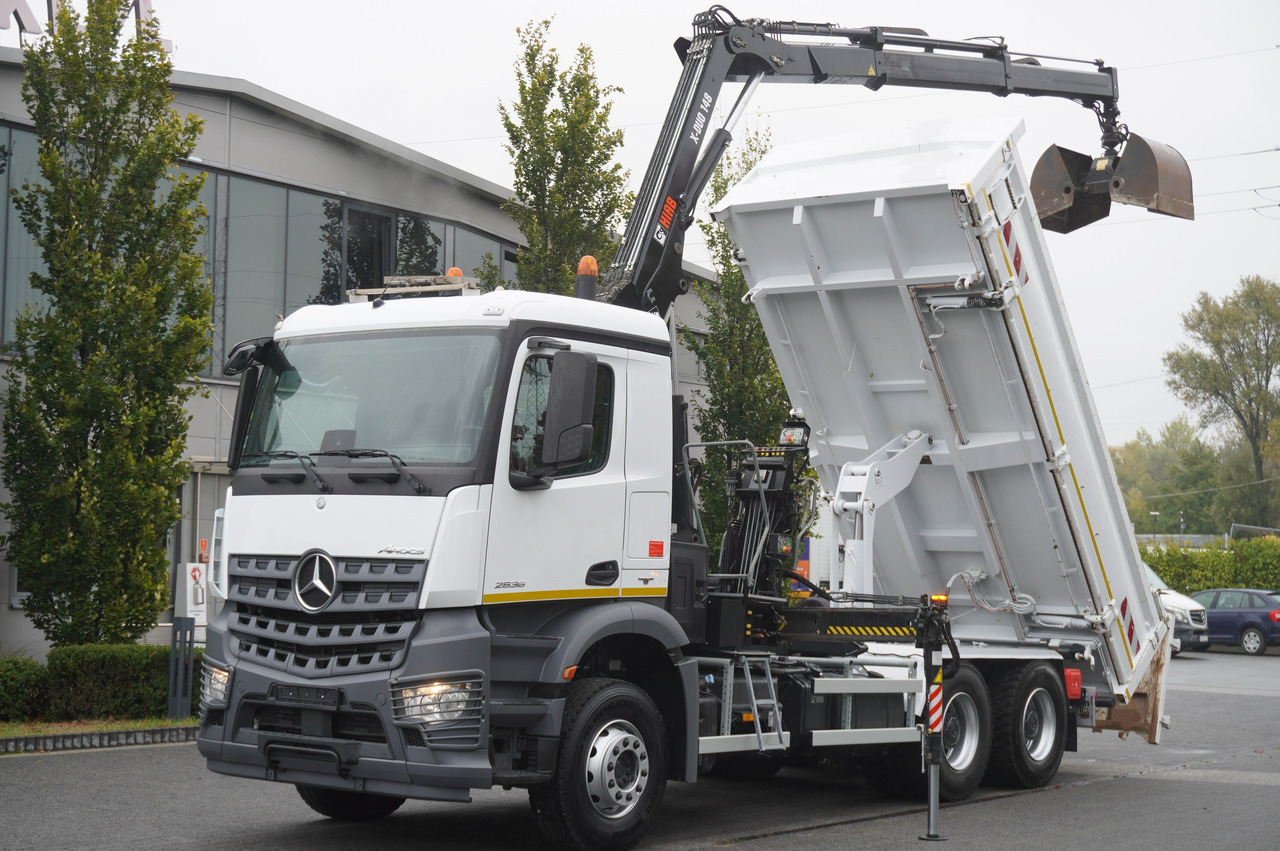 Camion benne, Camion grue MERCEDES-BENZ Arocs 2636 E6 6x4 3-side tipper / HDS Hiab X-Hiduo 148 B-2