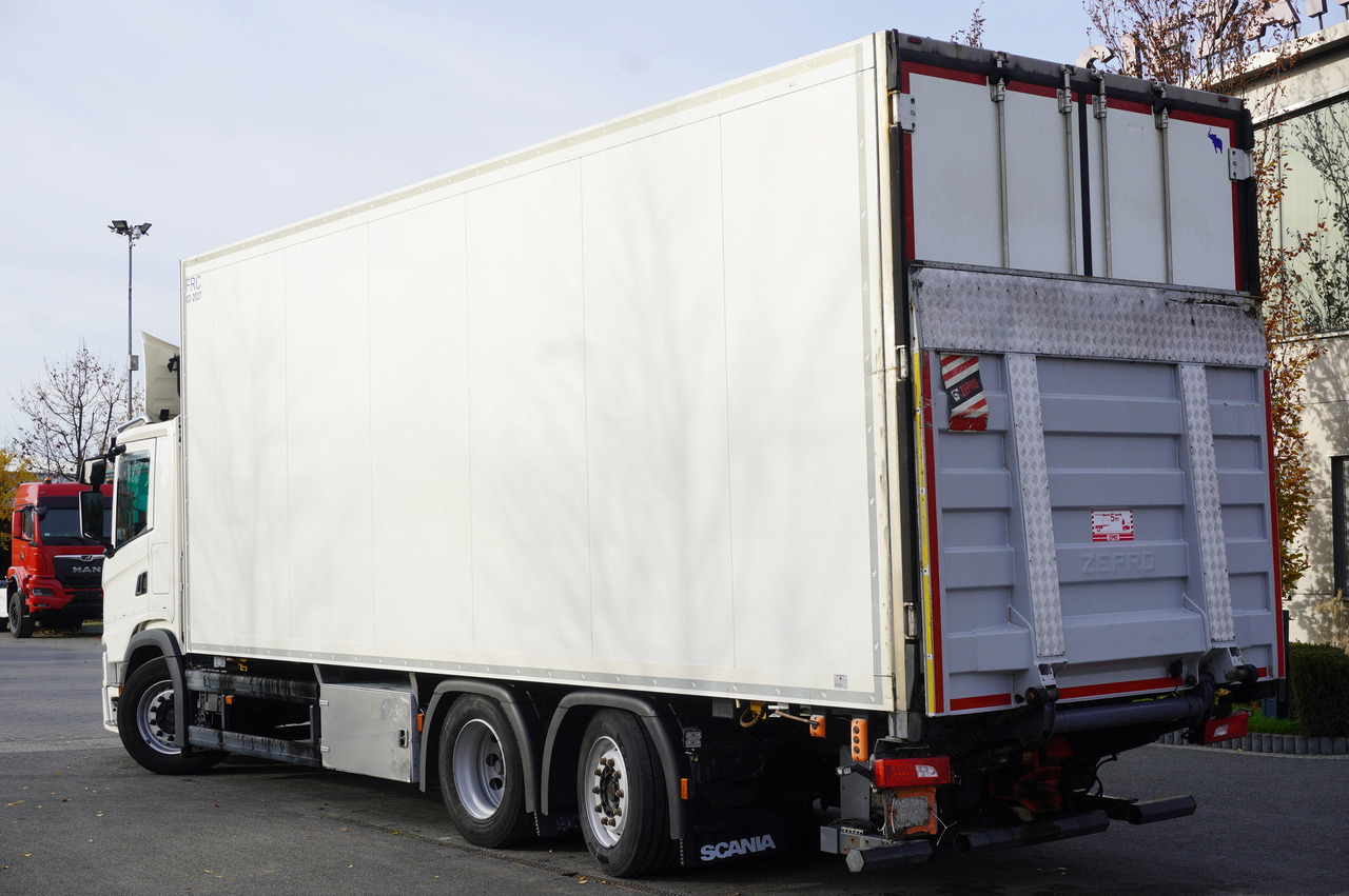 SCANIA G500 6x2 / Schmitz Refrigerator 19 EPAL Multitemperatura / Thermoking T1200R / Steering axle / 280 cm height - Camion frigorifique: photos 3 SCANIA G500 6x2 / Schmitz Refrigerator 19 EPAL Multitemperatura / Thermoking T1200R / Steering axle / 280 cm height - Camion frigorifique: photos 3