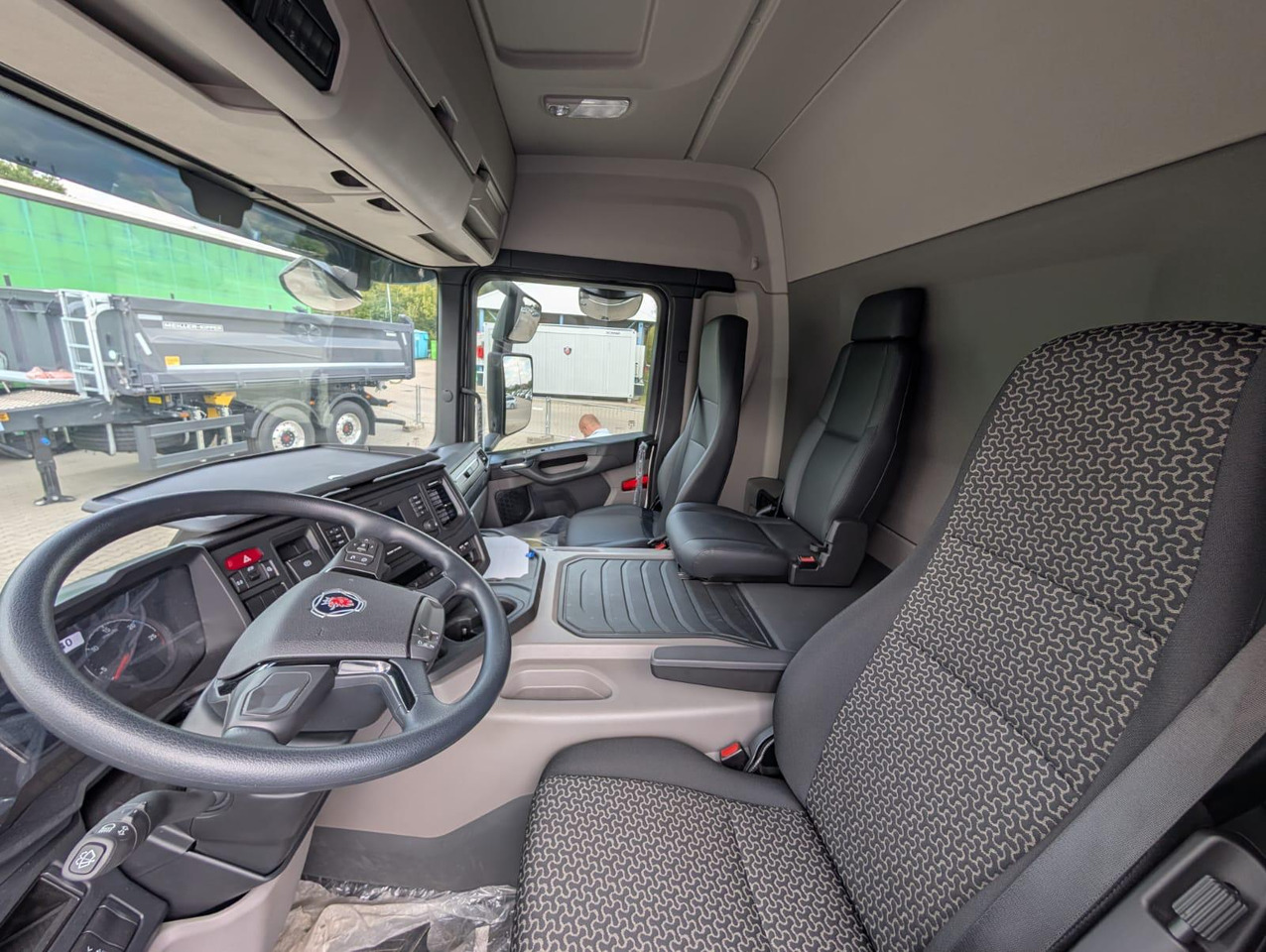 SCANIA P 340 B6x2*4NA / chassis frame / steering axle / CNG / large cab / 8 units - Benne à ordures ménagères: photos 5 SCANIA P 340 B6x2*4NA / chassis frame / steering axle / CNG / large cab / 8 units - Benne à ordures ménagères: photos 5