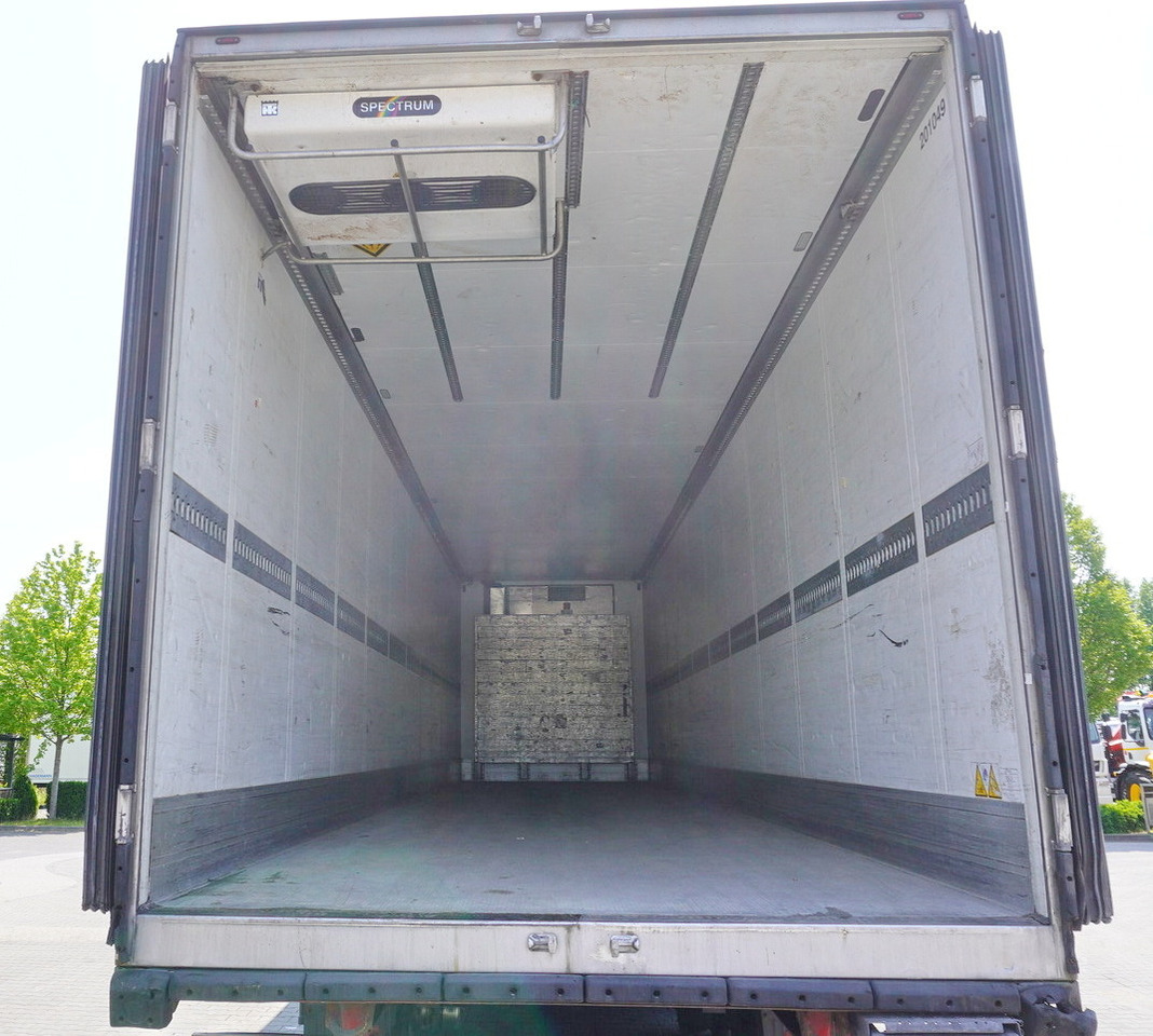 SCHMITZ refrigerated semi-trailer / Thermoking SLX E Spectrum 250 / Multitemperature - Semi-remorque frigorifique: photos 3 SCHMITZ refrigerated semi-trailer / Thermoking SLX E Spectrum 250 / Multitemperature - Semi-remorque frigorifique: photos 3