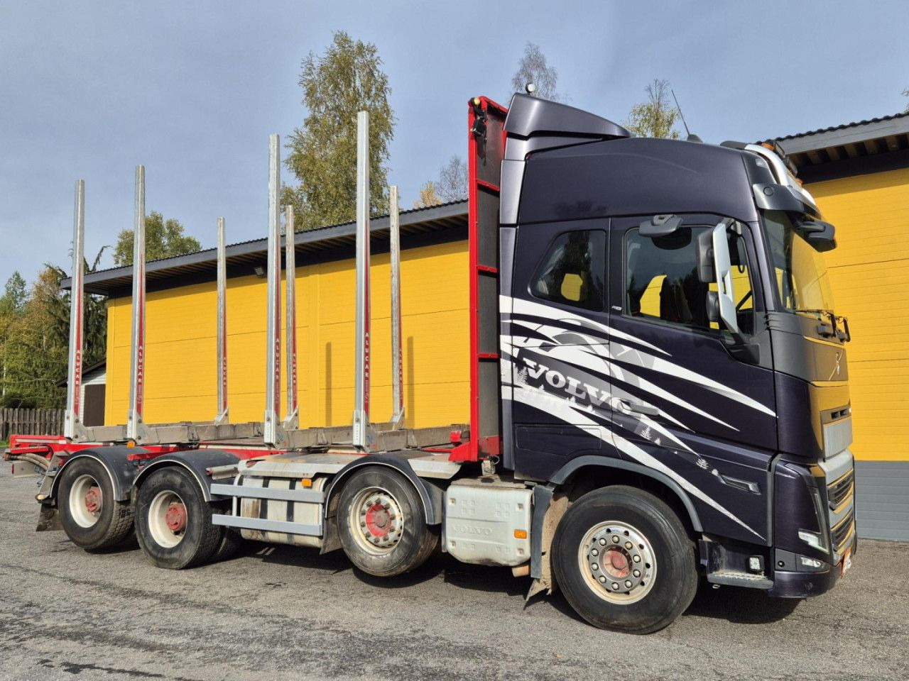 VOLVO FH 750 8x4 / 2 lifted axles / timber truck - Châssis cabine: photos 3 VOLVO FH 750 8x4 / 2 lifted axles / timber truck - Châssis cabine: photos 3