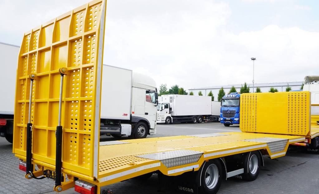 Remorque porte-engin surbaissée WECON trailer with a new tow truck body y.2023