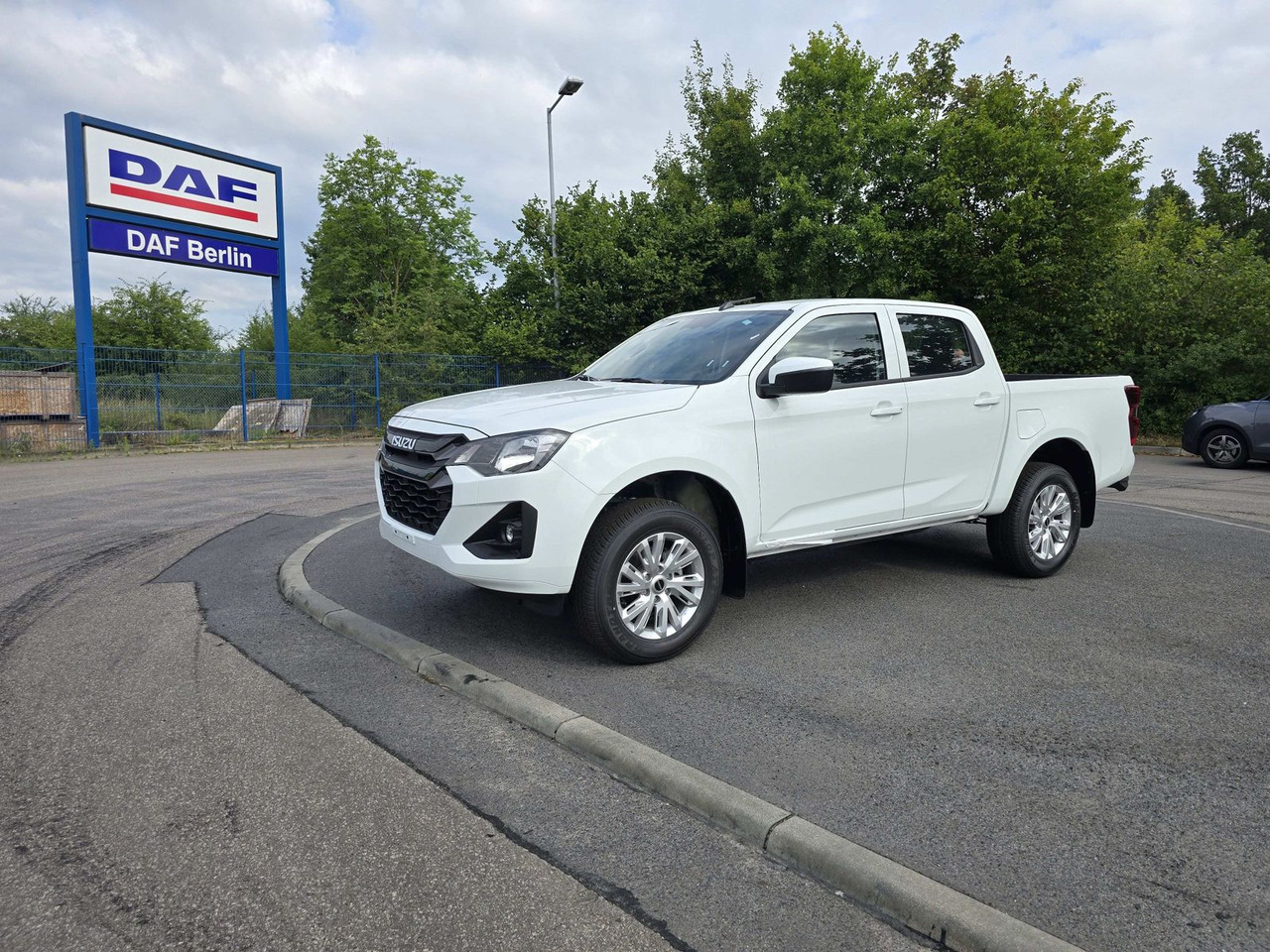 Isuzu PICK UP LS inkl. Ladeflächenausspritzung, 25er M - SUV: photos 2 Isuzu PICK UP LS inkl. Ladeflächenausspritzung, 25er M - SUV: photos 2