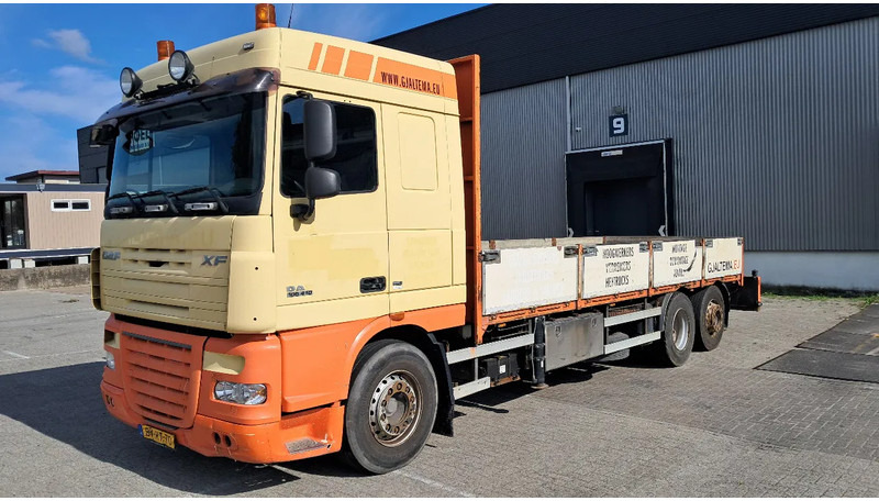 DAF XF 105 410 Spacecab 6x2 Euro 5 - Camion plateau: photos 1 DAF XF 105 410 Spacecab 6x2 Euro 5 - Camion plateau: photos 1
