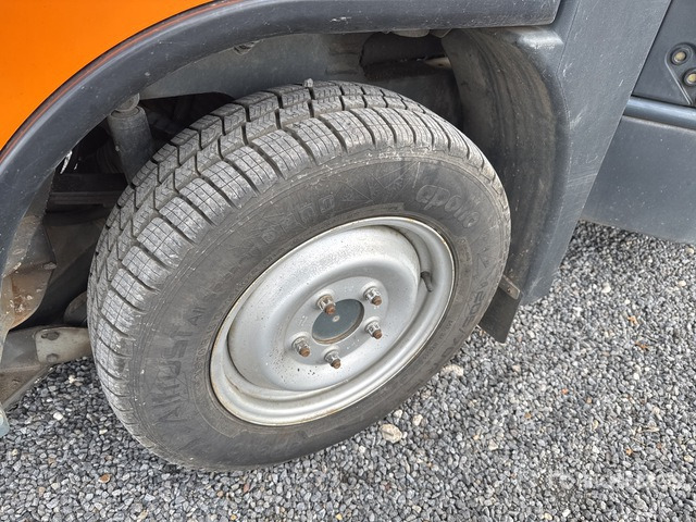 2016 Boschung S2 Urban Sweeper Truck - Balayeuse de voirie: photos 5 2016 Boschung S2 Urban Sweeper Truck - Balayeuse de voirie: photos 5