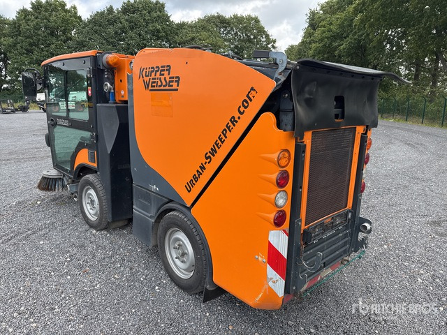 2016 Boschung S2 Urban Sweeper Truck - Balayeuse de voirie: photos 4 2016 Boschung S2 Urban Sweeper Truck - Balayeuse de voirie: photos 4