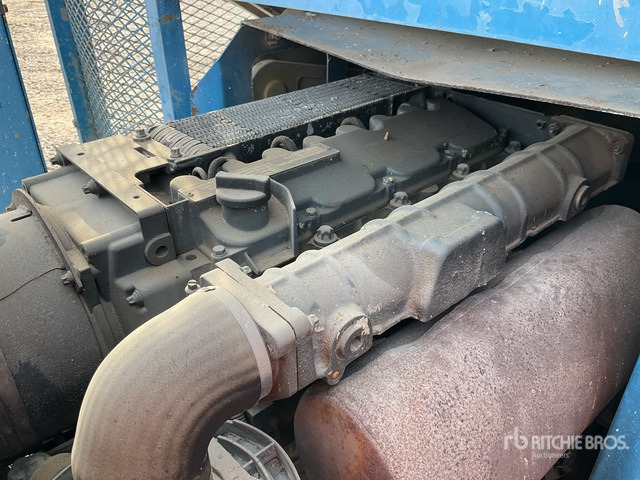 2001 Genie GS4390RT 4x4 Diesel Scissor Lift - Nacelle ciseaux: photos 5 2001 Genie GS4390RT 4x4 Diesel Scissor Lift - Nacelle ciseaux: photos 5